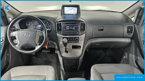HYUNDAI STAREX 5-SEATER VAN
