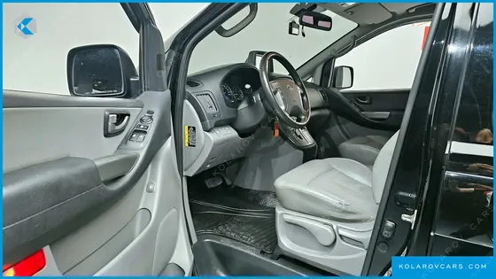 HYUNDAI STAREX 5-SEATER VAN