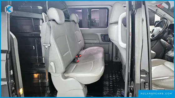 HYUNDAI STAREX 5-SEATER VAN