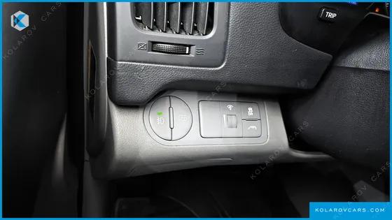 HYUNDAI STAREX 5-SEATER VAN