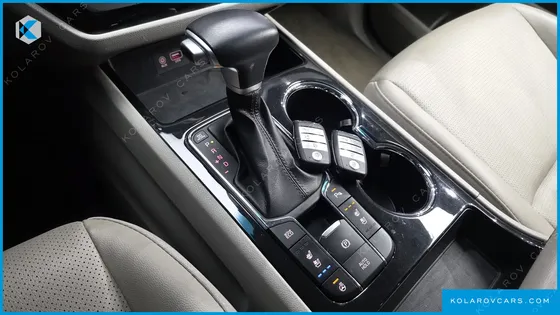 KIA CARNIVAL 9-SEATER PRSTIGE