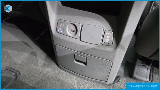 KIA CARNIVAL 9-SEATER PRSTIGE