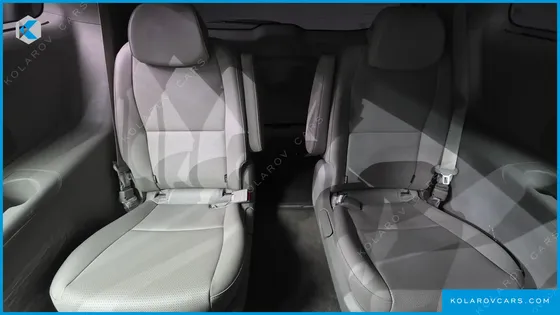 KIA CARNIVAL 9-SEATER PRSTIGE