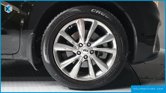KIA CARNIVAL 9-SEATER PRSTIGE