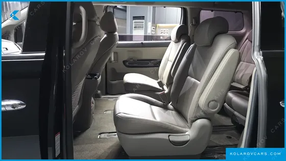 KIA CARNIVAL 9-SEATER PRSTIGE