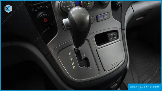 HYUNDAI STAREX 12-SEATER WAGON