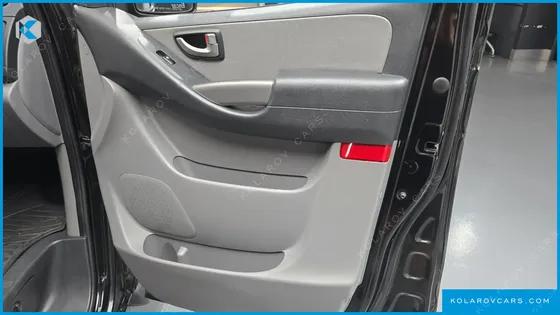 HYUNDAI STAREX 12-SEATER WAGON