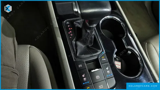 KIA CARNIVAL 9-SEATER PRSTIGE