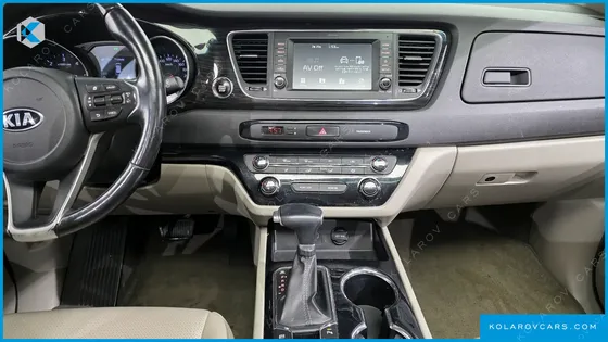 KIA CARNIVAL 9-SEATER PRSTIGE