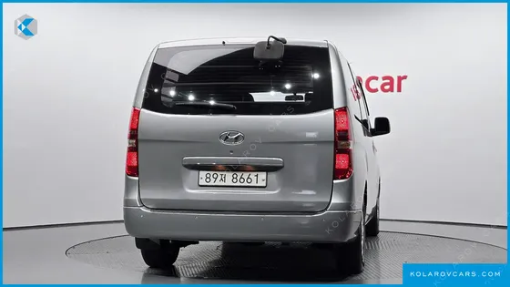 HYUNDAI STAREX 5-SEATER VAN
