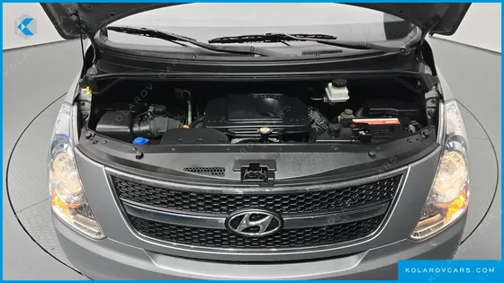HYUNDAI STAREX 5-SEATER VAN