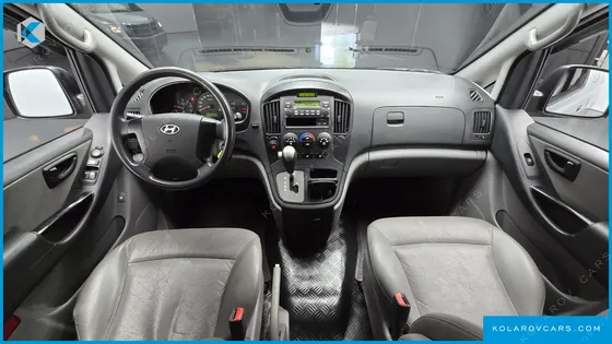 HYUNDAI STAREX 5-SEATER VAN