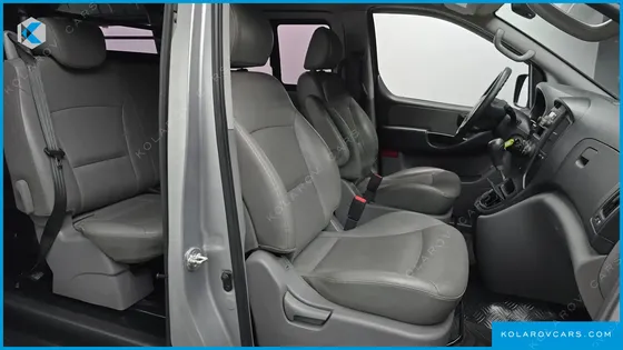 HYUNDAI STAREX 5-SEATER VAN