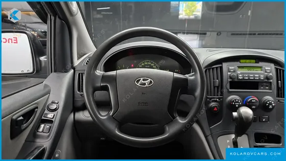 HYUNDAI STAREX 5-SEATER VAN