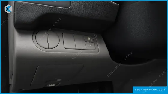 HYUNDAI STAREX 5-SEATER VAN