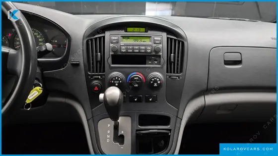HYUNDAI STAREX 5-SEATER VAN