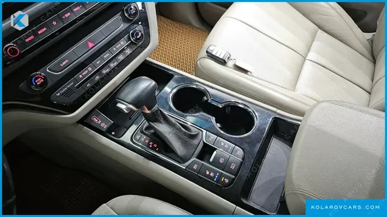 KIA CARNIVAL 7-SEATER LIMOUSINE