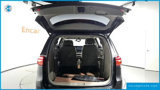 KIA CARNIVAL 7-SEATER LIMOUSINE