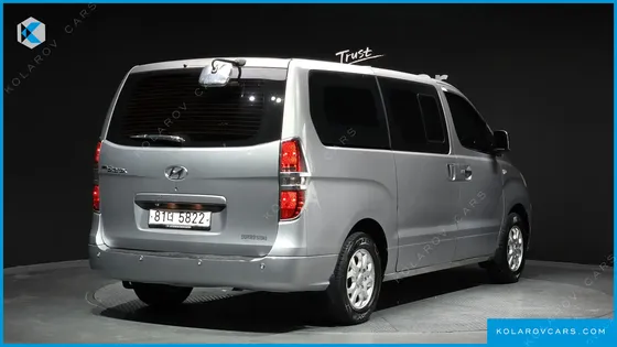 HYUNDAI STAREX 5-SEATER VAN