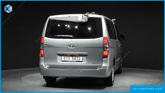 HYUNDAI STAREX 5-SEATER VAN