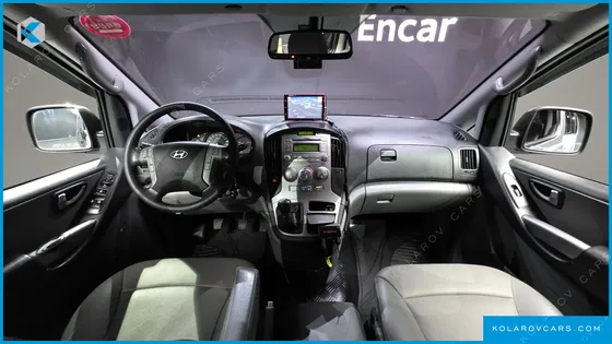 HYUNDAI STAREX 5-SEATER VAN