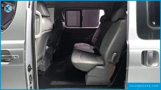 HYUNDAI STAREX 5-SEATER VAN