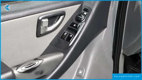 HYUNDAI STAREX 5-SEATER VAN