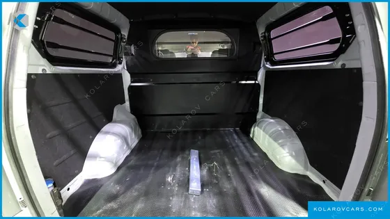 HYUNDAI STAREX 5-SEATER VAN