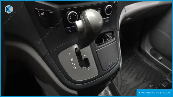 HYUNDAI STAREX 3-SEATER VAN
