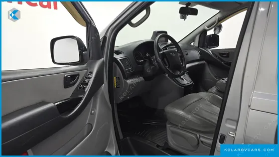 HYUNDAI STAREX 3-SEATER VAN
