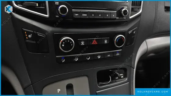 HYUNDAI STAREX 3-SEATER VAN