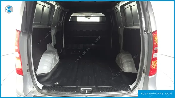 HYUNDAI STAREX 3-SEATER VAN