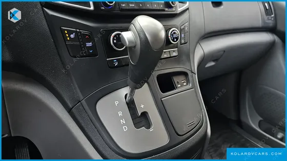 HYUNDAI STAREX 12-SEATER WAGON