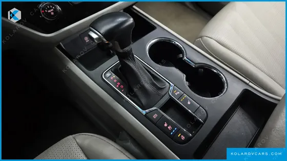 KIA CARNIVAL 9-SEATER LUXURY