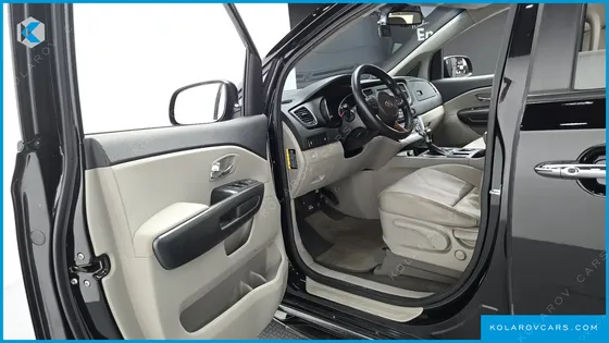 KIA CARNIVAL 9-SEATER LUXURY