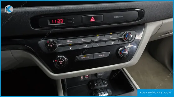 KIA CARNIVAL 9-SEATER LUXURY