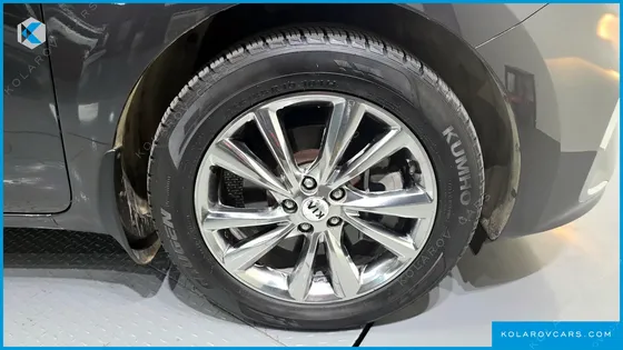 KIA CARNIVAL 9-SEATER PRSTIGE
