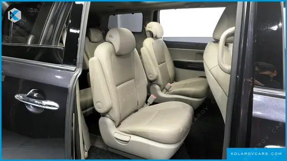 KIA CARNIVAL 9-SEATER PRSTIGE