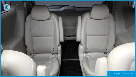 KIA CARNIVAL 9-SEATER PRSTIGE
