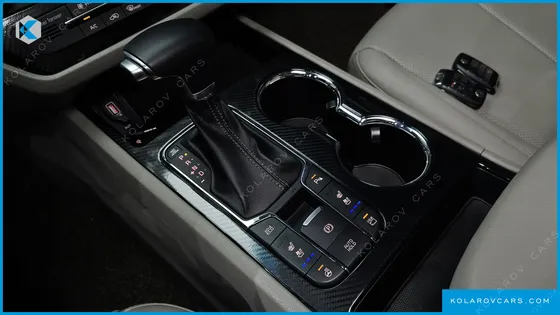 KIA CARNIVAL GASOLINE 7-SEATER LIMOUSINE