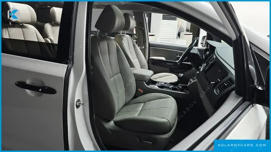 KIA CARNIVAL GASOLINE 7-SEATER LIMOUSINE