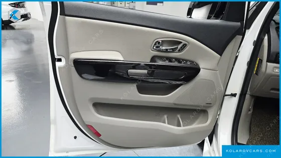 KIA CARNIVAL GASOLINE 7-SEATER LIMOUSINE