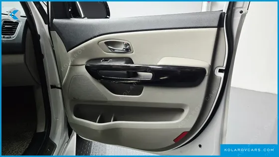 KIA CARNIVAL GASOLINE 7-SEATER LIMOUSINE