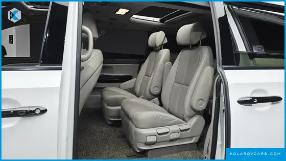 KIA CARNIVAL GASOLINE 7-SEATER LIMOUSINE