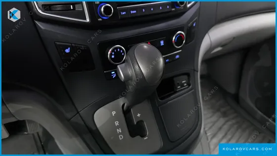HYUNDAI STAREX 3-SEATER VAN