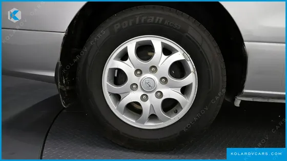HYUNDAI STAREX 5-SEATER VAN