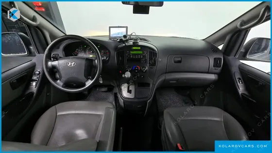 HYUNDAI STAREX 5-SEATER VAN
