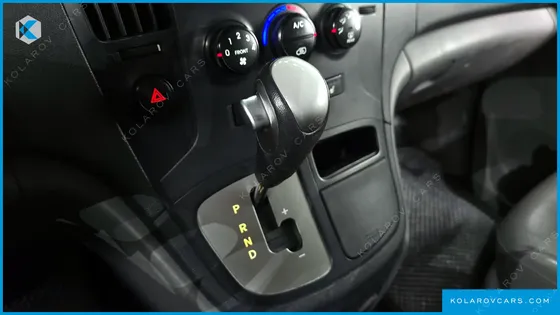 HYUNDAI STAREX 5-SEATER VAN