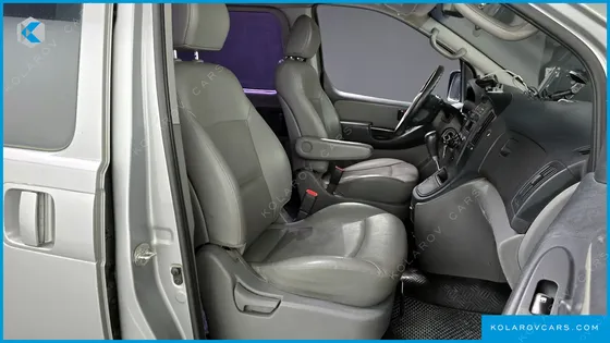 HYUNDAI STAREX 5-SEATER VAN