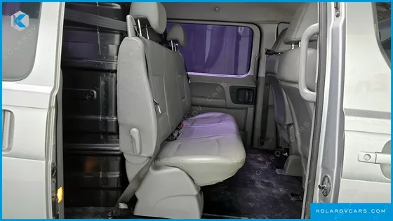 HYUNDAI STAREX 5-SEATER VAN